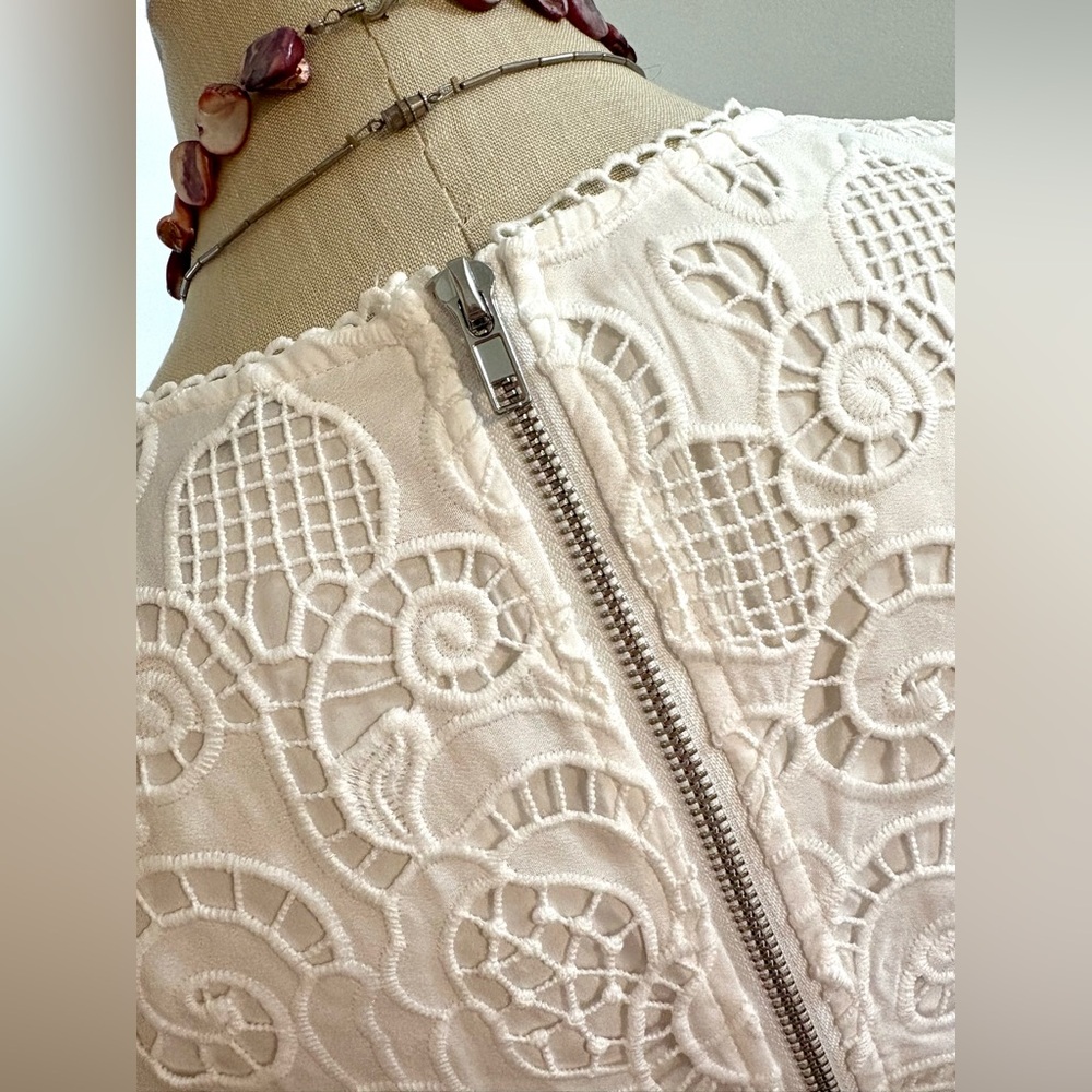NWT XS White Lace Eyelet Embroidery Aqua Crop Top - Picture 6 of 7